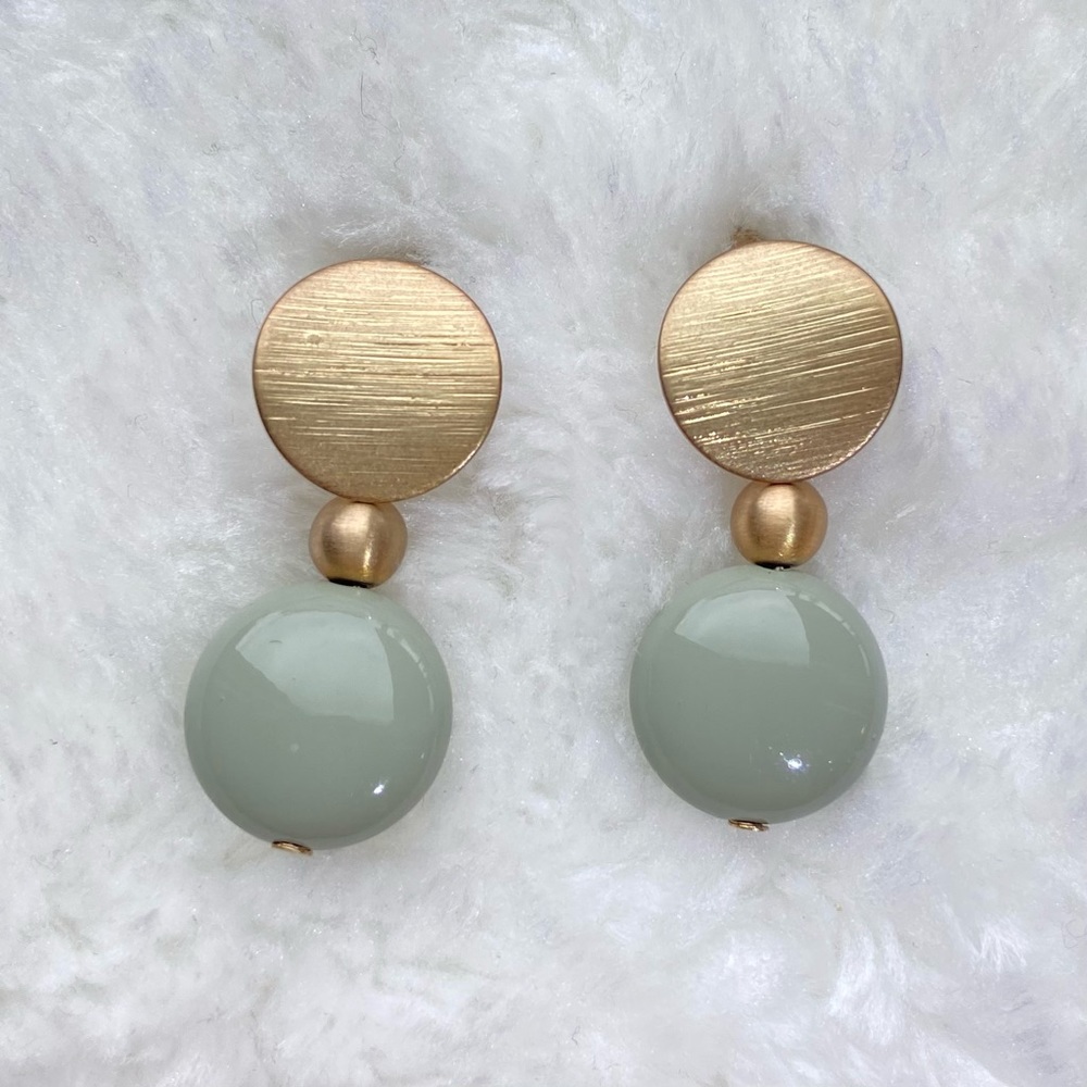 Vintage style gold tone and green beads drop clip on screw back Earrings